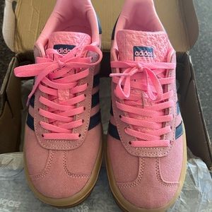 Adidas Gazelle bold “pink glow” men’s 6.5/ women’s 7.5 NWB